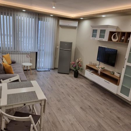 Flowers Apartment Добрич Екстер'єр фото