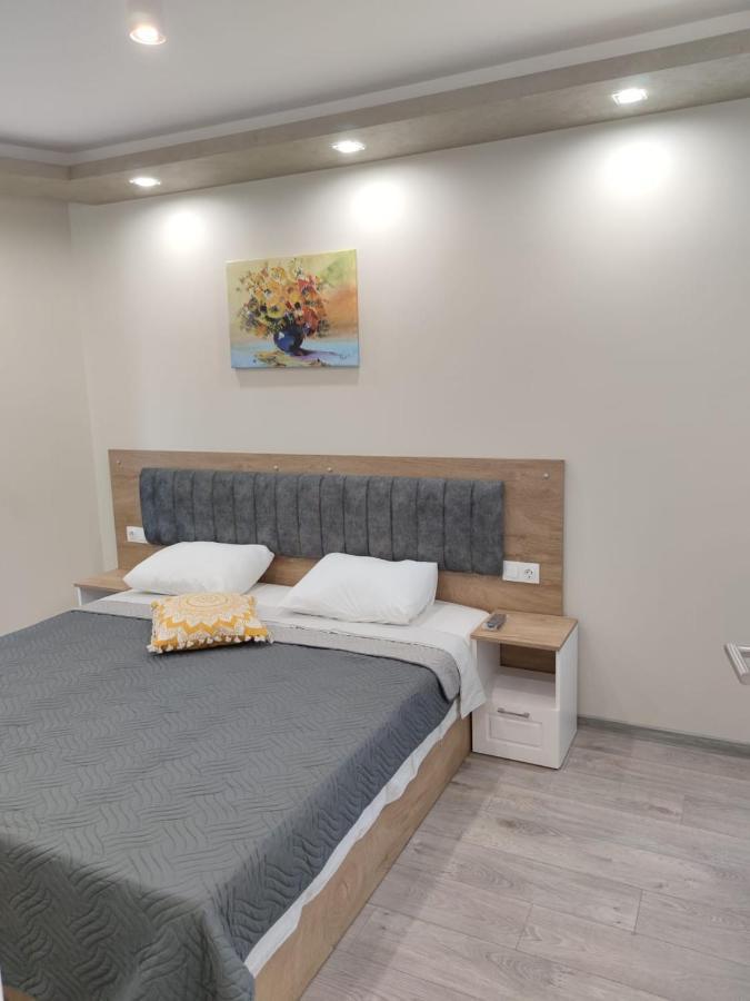 Flowers Apartment Добрич Екстер'єр фото