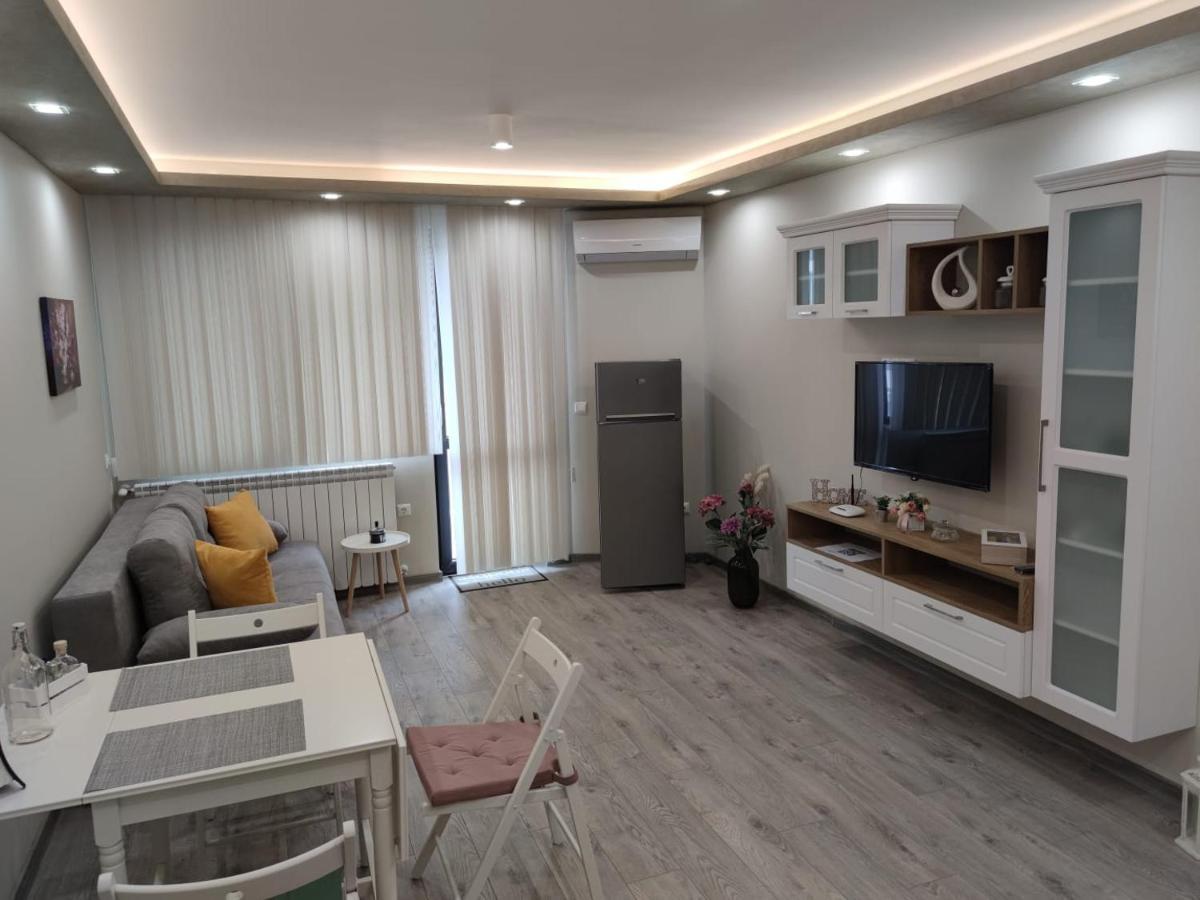 Flowers Apartment Добрич Екстер'єр фото