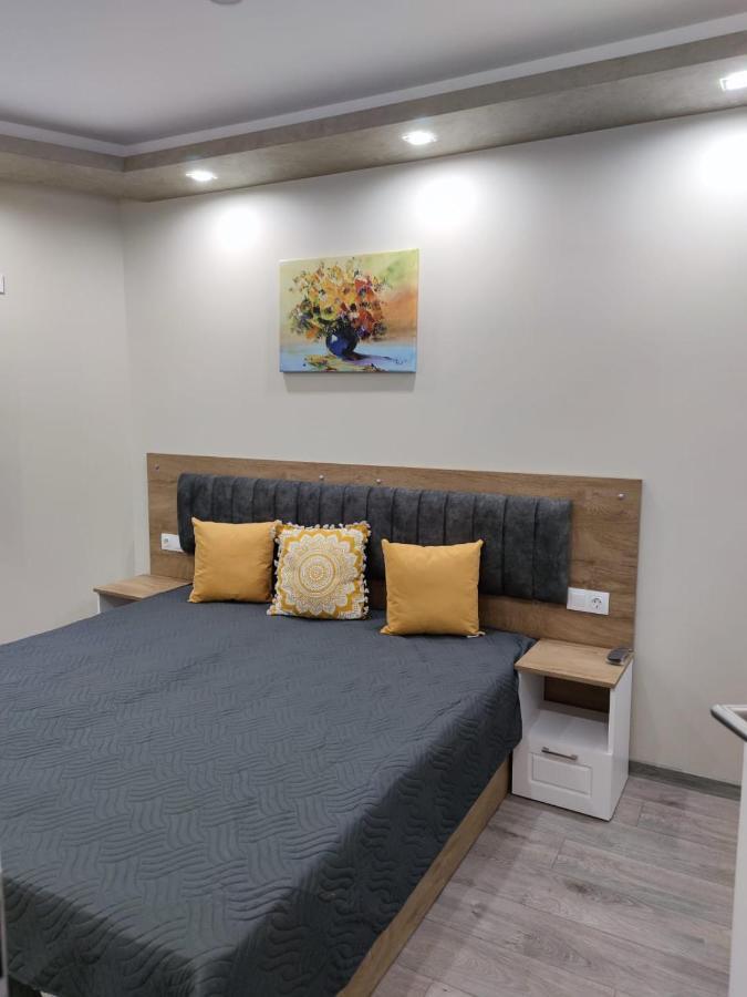 Flowers Apartment Добрич Екстер'єр фото
