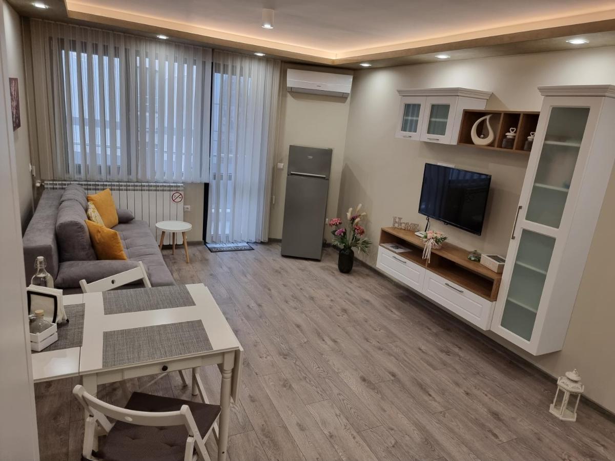 Flowers Apartment Добрич Екстер'єр фото